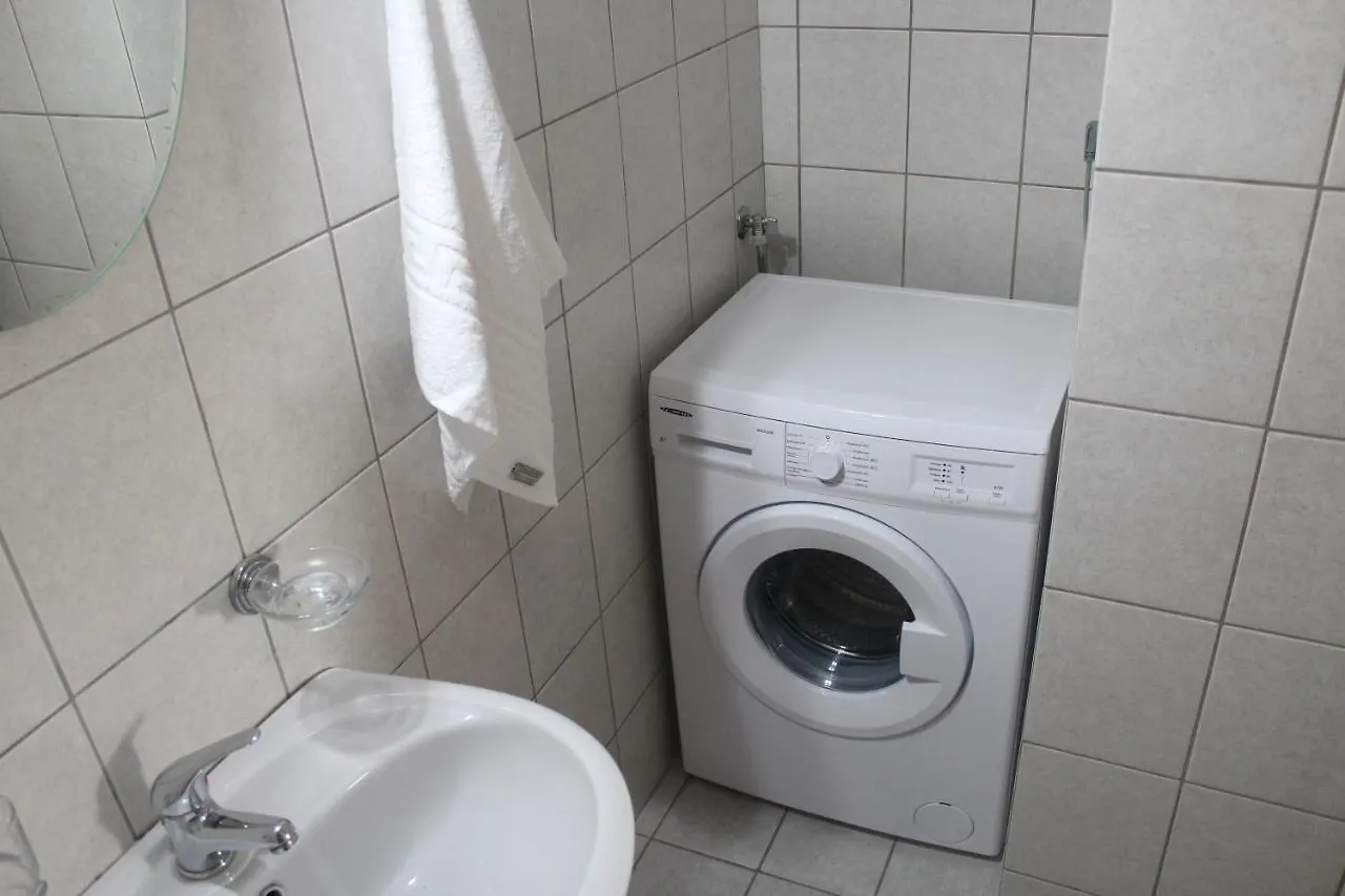 Le Chris Central Apartments Resmo