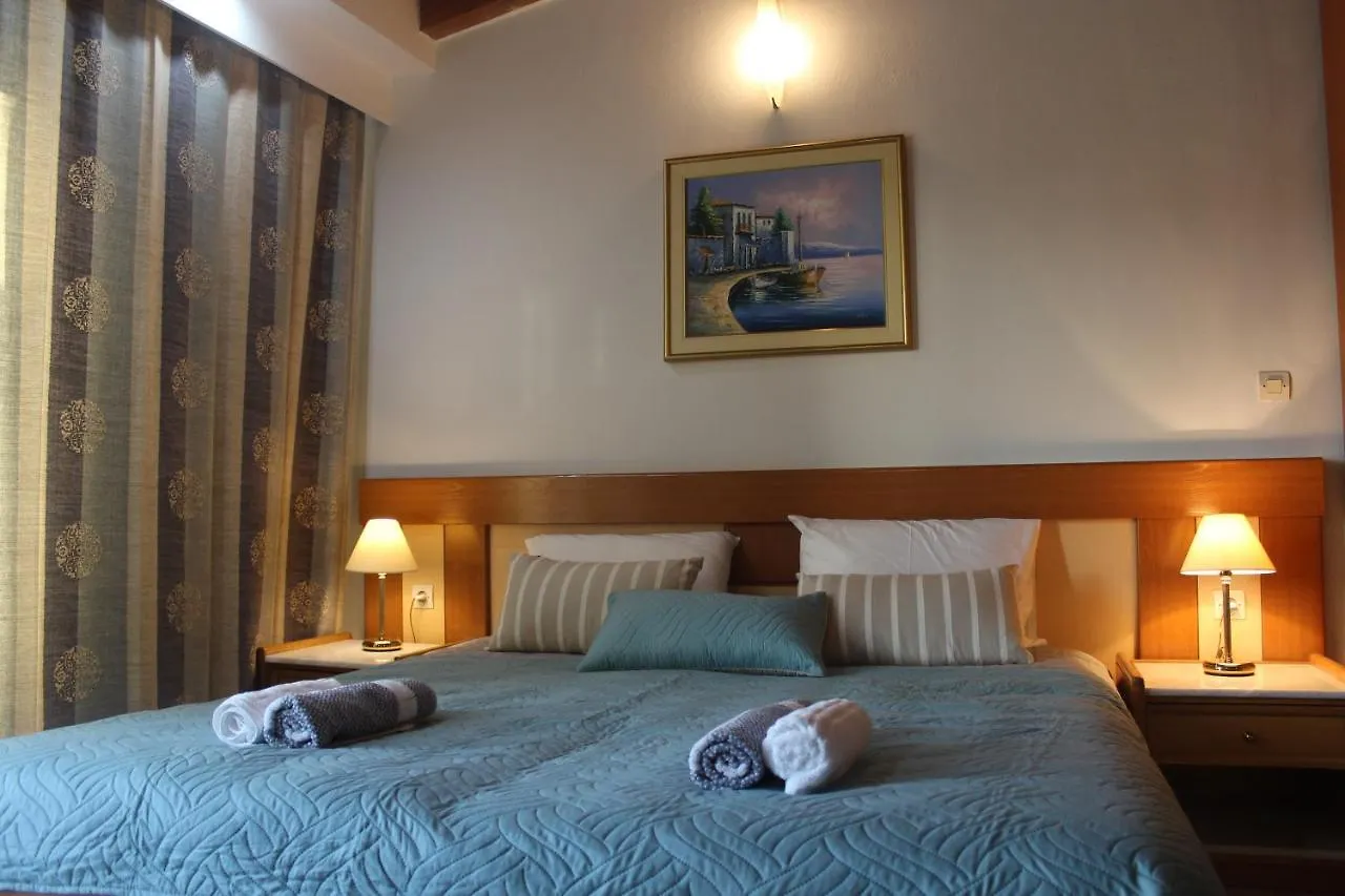 Le Chris Central Apartments Resmo