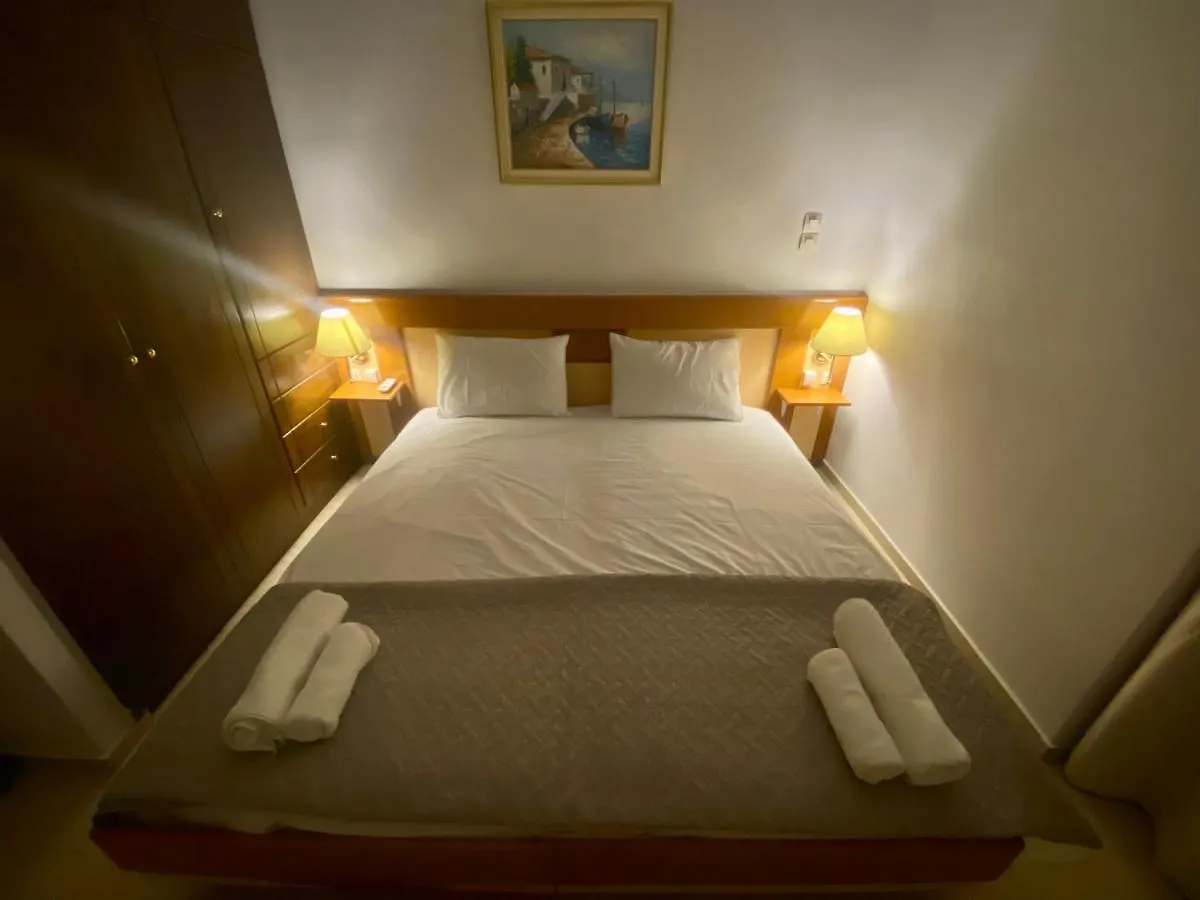 Le Chris Central Apartments Resmo