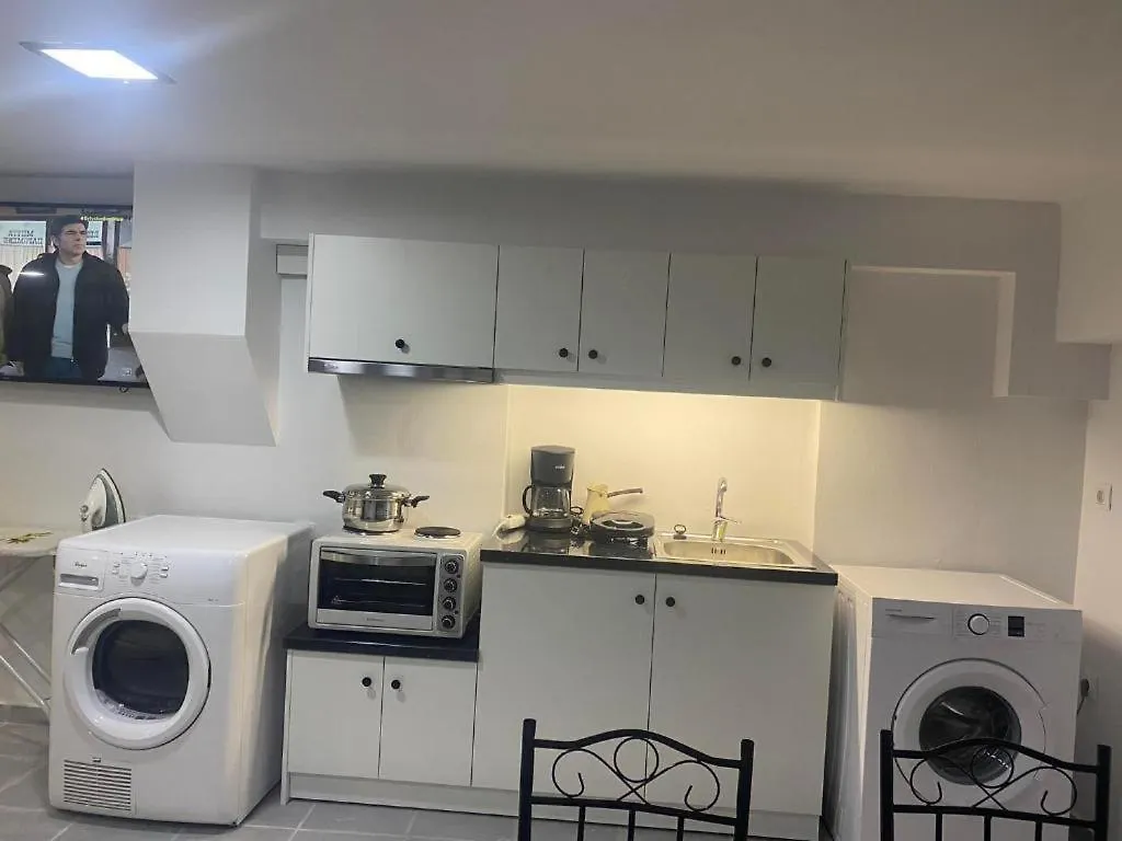 Le Chris Central Apartments contacts